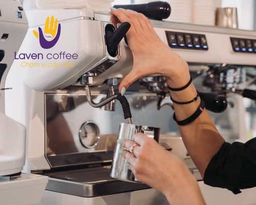 Thợ sửa máy pha cà phê